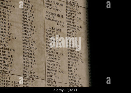 Il Menenpoort, Mening Memorial Gate di Ypres dedicata alla British mancanti e soldati del Commonwealth dalla I Guerra Mondiale (Belgio, 09/07/2009) Foto Stock