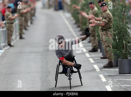 Gran Bretagna David Weir vince l'Elite di gara in sedia a rotelle durante il 2018 Salute semplicemente Great North Run. Foto Stock