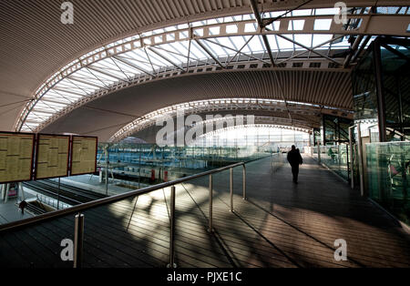 Il Leuven stazione ferroviaria, progettato da Philippe Samyn & Partners (Belgio, 14/11/2011) Foto Stock