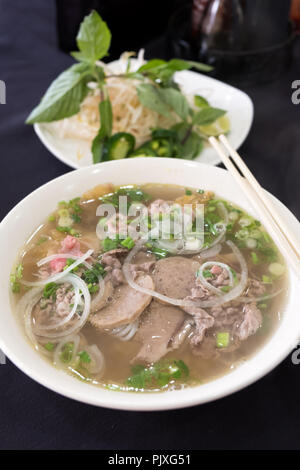 Ciotola di pho vietnamita noodle soup Foto Stock