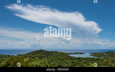 Cumulonimbus incudine Cloud Off isola dei Caraibi Foto Stock