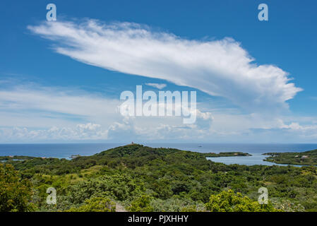 Cumulonimbus incudine Cloud Off isola dei Caraibi Foto Stock