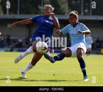 Manchester City's Nikita Parris (a destra) e del Chelsea Jess Carter in azione durante la FA DONNA Super League a Kingsmeadow, Londra. Foto Stock