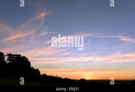 Tramonto da Danebury Hillfort in Hampshire, Inghilterra Foto Stock