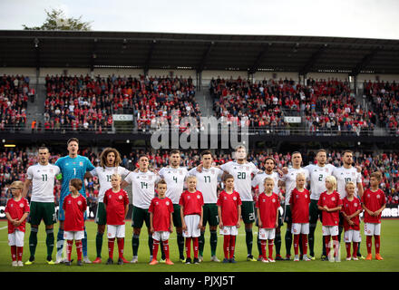 Il Galles giocatori (sinistra-destra) Gareth Bale, Wayne Hennessey, Ethan Ampadu, Connor Roberts, Ben Davies, Tom Lawrence, Chris Mepham, Joe Allen, James Chester, Chris Gunter e Aaron Ramsey line up per l'inno nazionale prima che la lega delle nazioni, Lega B Gruppo quattro corrispondono a Ceres Park, Aarhus. Foto Stock