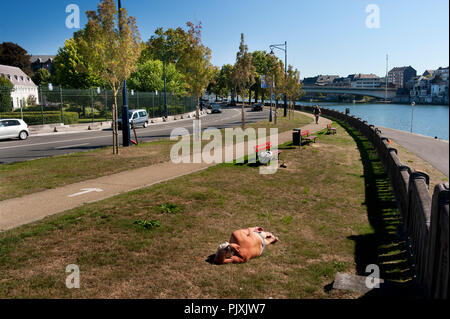 La Boulevard Isabelle Brunell passeggiata lungo il fiume Mosa a Namur (Belgio, 04/09/2013) Foto Stock