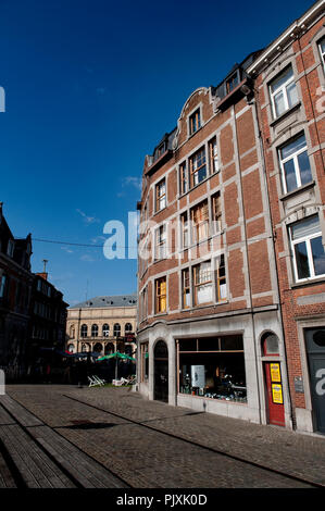 Impressione di la Place des Armes e la Rue de Bavière a Namur, capitale della Regione vallone (Belgio, 18/08/2010) Foto Stock