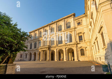 Roma, Italia - 24 giugno 2017: vista al tramonto di Palazzo Barberini - Galleria Nazionale di Arte Antica di Roma, Italia Foto Stock