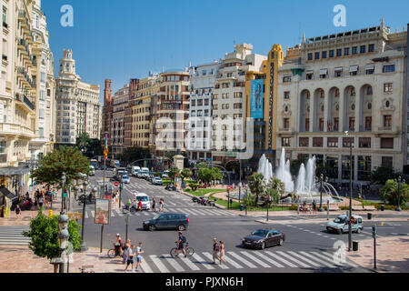 Plaza del Ayuntamiento, la piazza di fronte al palazzo del municipio nel centro di Valencia, Spagna Foto Stock