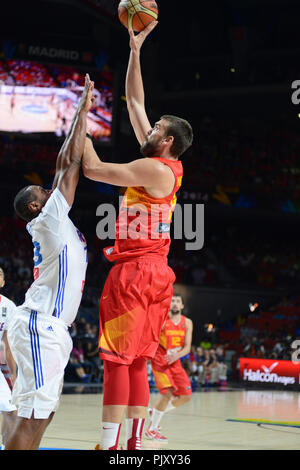 Marc Gasol (Spagna) contro Boris Diaw (Francia) la pallacanestro di Coppa del Mondo 2014 Foto Stock