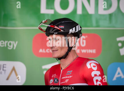 André Greipel del Team Lotto Soudal introdotto prima dell inizio dell Ovo Energy Tour della Gran Bretagna 2018 Stadio 8 a Londra. Credito: Malcolm Park/Alamy. Foto Stock