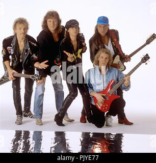 Scorpioni (v.l. Rudolf Schenker, Herman Rarebell, Klaus Meine, Matthias Jabs, Francis Buchholz) su 17.10.1990 in München / Monaco di Baviera. | Utilizzo di tutto il mondo Foto Stock