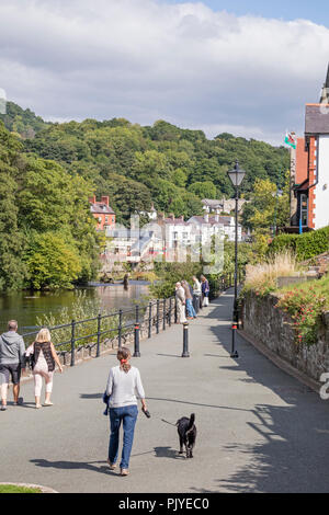 Il popolare cittadina gallese di Llangollen, Denbighshire, Wales, Regno Unito Foto Stock