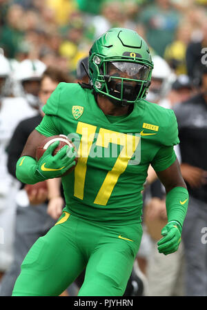 Oregon USA. 8 Sep, 2018. Oregon Ducks wide receiver Tabari Hines (17) durante il NCAA Football gioco tra il Portland State Vikings e il Oregon Ducks a Autzen Stadium, Eugene, o. Larry C. Lawson/CSM/Alamy Live News Foto Stock