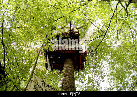 Morschenich, Germania. 09. Settembre. 2018. Le proteste dei crociati ecologico contro RWE mineraria del carbone a Hambacher Forst. Kerstin Brood / Alamy Live News Foto Stock