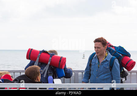 Poole, Regno Unito. 09Sep, 2018.celebrità Stephen Bailey, Joe, oscillante Michelle Collins e Bobby Davro prendere il rovo Bush traghetto da banchi di sabbia di fronte a Studland portando, zaini, pentole e padelle e mappa pronto per 'camping it up' a Burnbake per una nuova serie TV. Credito: Carolyn Jenkins/Alamy Live News Foto Stock