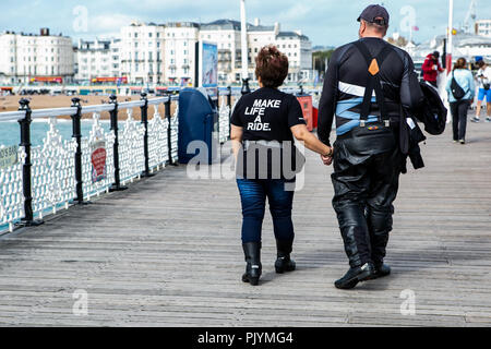 9 settembre 2018 - migliaia di ciclisti hanno preso il via per la loro annuale ''Londra a Brighton Burn Up'' ride evento. Partirono da Ace Cafe a Londra e scese sul lungomare di Brighton in cui i motocicli di tutte le epoche e stili erano sul display Credito: Matt Duckett/IMAGESLIVE/ZUMA filo/Alamy Live News Foto Stock