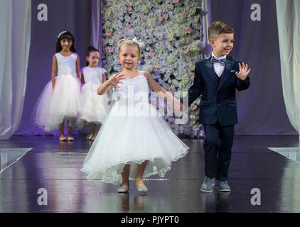 Toronto, Canada. 9 Sep, 2018. Presenti i modelli di abiti da sposa durante il 2018 del Canada Bridal Show a Toronto in Canada il 7 settembre 9, 2018. Credito: Zou Zheng/Xinhua/Alamy Live News Foto Stock