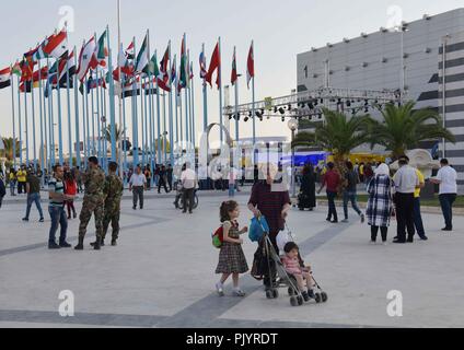 Damasco, Siria. 9 Sep, 2018. Siri visitare la fiera internazionale di Damasco al di fuori di Damasco, Siria, sul Sett. 9, 2018. Il sessantesimo fiera internazionale di Damasco è iniziata il 7 settembre 6 come il governo è di promuovere le opportunità di investimento in Siria nel mezzo di miglioramento della situazione della sicurezza. Credito: Ammar Safarjalani/Xinhua/Alamy Live News Foto Stock