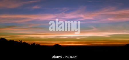 Tramonto da Danebury Hillfort in Hampshire, Inghilterra Foto Stock