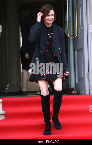 UK Premiere della moglie tenutosi presso la Somerset House - Arrivi con: Elizabeth McGovern dove: Londra, Regno Unito quando: 09 Ago 2018 Credit: Lia Toby/WENN.com Foto Stock