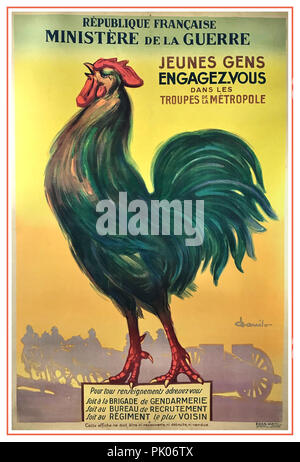 Prima GUERRA MONDIALE Propaganda francese d'epoca poster di reclutamento JEUNES GENS ENGAGEZ VOUS DANS LES TROUPES METROPOLE, 1914. Manifesto originale di reclutamento francese della prima guerra mondiale disegnato da Danilo durante la prima guerra mondiale "I GIOVANI SI UNISCONO ALLE TRUPPE METROPOLITANE" stampato dal Ministero della Guerra della Repubblica di Francia questo manifesto raffigura il Gallo gallico che simboleggia la nazione della Francia ed è spesso visto sui francobolli francesi. Il tradizionale gallo simbolico è di fronte al design, sullo sfondo delle truppe francesi a cavallo che trasportano artiglieria sul campo di battaglia della prima Guerra Mondiale. Foto Stock