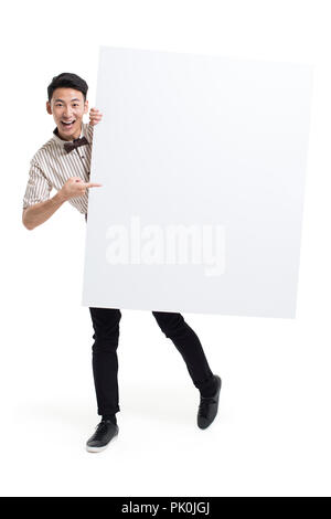 Giovane cameriere che mostra una lavagna Foto Stock