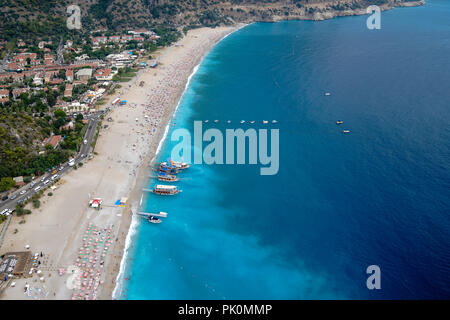 Fethiye, Mugla/Turchia- 19 Agosto 2018: Incredibile vista aerea della laguna blu in Oludeniz Foto Stock
