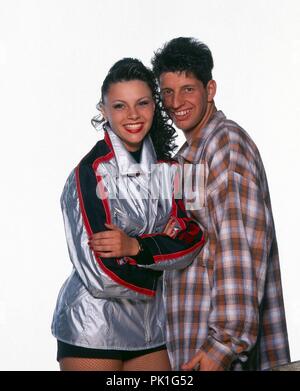 'Attivare', Deutsches Eurodance Duo bei einem Promoshoot in Prag, Tschechien 1995. Eurodance tedesco duo 'Attivare' durante una foto promozionale di riprese a Praga, Repubblica Ceca 1995. | Utilizzo di tutto il mondo Foto Stock