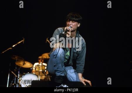 Frank Z., Sänger von 'Abwärts', deutsche Punkband aus Hamburg, beim Konzert a Berlino, Deutschland 1991. Il cantante Frank Z. di tedesco punk band "Abwaerts' da Amburgo performing live a Berlino, Germania 1991. | Utilizzo di tutto il mondo Foto Stock