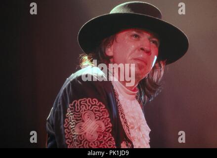 Stevie Ray Vaughan, amerikanischer Blues Musiker, bei einem Auftritt in München, Deutschland 1984. American blues musicista Stevie Ray Vaughn performing live a Monaco di Baviera, Germania 1984. | Utilizzo di tutto il mondo Foto Stock