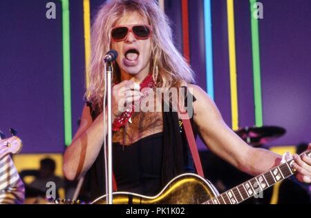 David Lee Roth von 'Van Halen', amerikanische Hardrock Band, bei einem Konzert in Deutschland, 1981. David Lee Roth di American hard rock band 'Van Halen' performing live in Germania, 1981. | Utilizzo di tutto il mondo Foto Stock