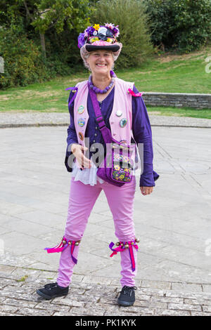 Morris ballerino, membro del Guith Morris intrattenere folle a Swanage Folk Festival, DORSET REGNO UNITO su una bella calda giornata di sole nel mese di settembre. Foto Stock