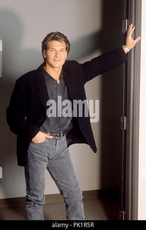 Patrick Swayze nel febbraio 1989 a Los Angeles. | Utilizzo di tutto il mondo Foto Stock