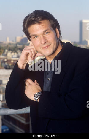 Patrick Swayze nel febbraio 1989 a Los Angeles. | Utilizzo di tutto il mondo Foto Stock