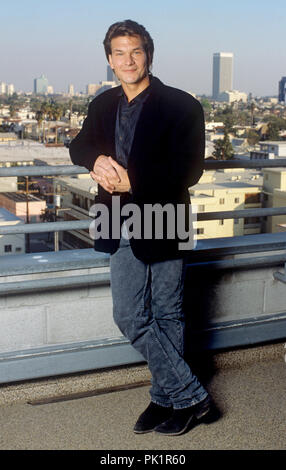 Patrick Swayze nel febbraio 1989 a Los Angeles. | Utilizzo di tutto il mondo Foto Stock