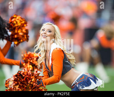 Settembre 09, 2018: Denver Broncos cheerleader durante il terzo trimestre di un matchup NFL tra i Seattle Seahawks e Denver Broncos a Broncos Stadium at Mile High Denver CO, Scott D Stivason/Cal Sport Media Foto Stock