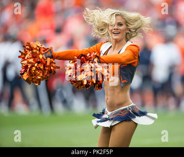 Settembre 09, 2018: Denver Broncos cheerleader durante il terzo trimestre di un matchup NFL tra i Seattle Seahawks e Denver Broncos a Broncos Stadium at Mile High Denver CO, Scott D Stivason/Cal Sport Media Foto Stock