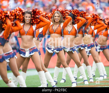 Settembre 09, 2018: Denver Broncos cheerleaders durante il terzo trimestre di un matchup NFL tra i Seattle Seahawks e Denver Broncos a Broncos Stadium at Mile High Denver CO, Scott D Stivason/Cal Sport Media Foto Stock