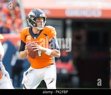 Settembre 09, 2018: Denver Broncos quarterback caso Keenum (4) pass in formazione durante il quarto trimestre di un matchup NFL tra i Seattle Seahawks e Denver Broncos a Broncos Stadium at Mile High Denver CO, Scott D Stivason/Cal Sport Media Foto Stock