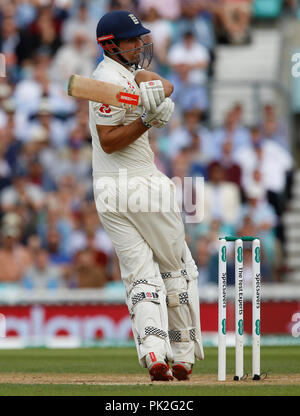 Kia ovale, Londra, Regno Unito. Decimo Sep, 2018. Specsavers International Test Match Cricket, 5^ prova, giorno 4; Alastair Cook di Inghilterra ganci lontano al confine Credito: Azione Sport Plus/Alamy Live News Foto Stock