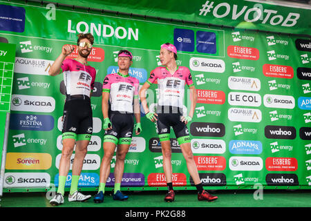 Londra, Regno Unito. Il 9 settembre, 2018. I piloti del Team EF Education First - Drapac p/b Cannondale sono presentati prima del 77km London stadio (stadio 8) dell'OVO Energy Tour della Gran Bretagna cycle race. Credito: Mark Kerrison/Alamy Live News Foto Stock