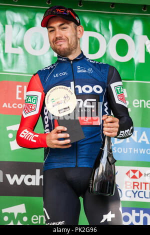 Londra, Regno Unito. Il 9 settembre, 2018. Patrick Bevin di BMC Racing, che ha terminato quarto assoluto, vince la Wahoo Jersey i punti seguenti del 77km London stadio (stadio 8) dell'OVO Energy Tour della Gran Bretagna cycle race. Credito: Mark Kerrison/Alamy Live News Foto Stock