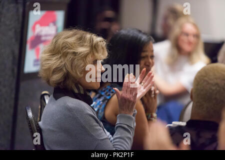 Seattle, Washington, Stati Uniti d'America. 10 Settembre, 2018. Pramila Jayapal eserciti la sua seconda annuale di costruire la nostra America caso per onorare trailblazers e sostenere la sua ri-campagna elettorale. Questo anno lo special guest è un attivista politico e agente leggenda Jane Fonda. Anche in presenza sono città di Seattle membro del Consiglio Teresa Mosqueda, Burien sindaco Jimmy Matta, attivista Aneelah Afzali e Seattle poeta giovani laureate Maven Gardner. Credito: Paolo Christian Gordon/Alamy Live News Foto Stock