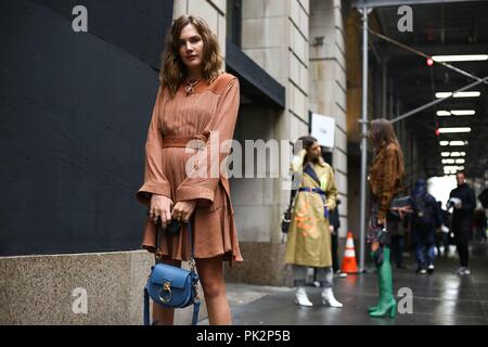 Madelynn Furlong in posa sulla strada fuori dell'Tibi mostra durante la settimana della moda di New York - Settembre 9, 2018 - Foto: Pista Manhattan ***per solo uso editoriale?*** | Verwendung weltweit Foto Stock