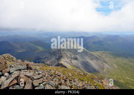 Vista dal vertice (966m) di Ben più di Mull verso un'Chioch che va da est a nord-est di ben più alto, Foto Stock