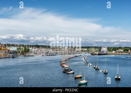 Lymington marina e dal terminal dei traghetti in Hampshire Foto Stock