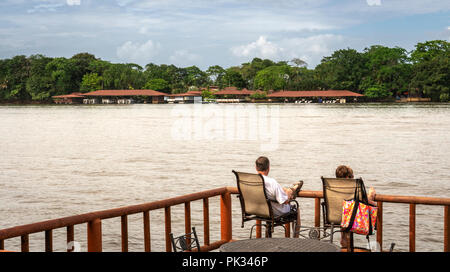 Matura sul ponte a Pachira Lodge, Costa Rica Foto Stock