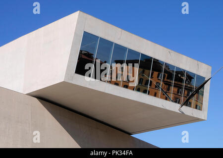 Italia Lazio Roma, MAXXI, sporgenza gallery & vista esterna. Foto Stock