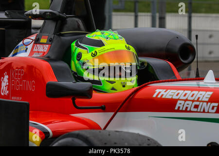 Mick Schumacher, figlio di sette volte la Formula 1 Campione Michael, nel campionato FIA di Formula 3 del campionato europeo, la guida per la Prema Powerteam. Foto Stock